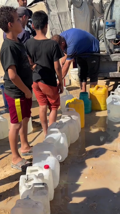 Distribution d'eau à Gaza